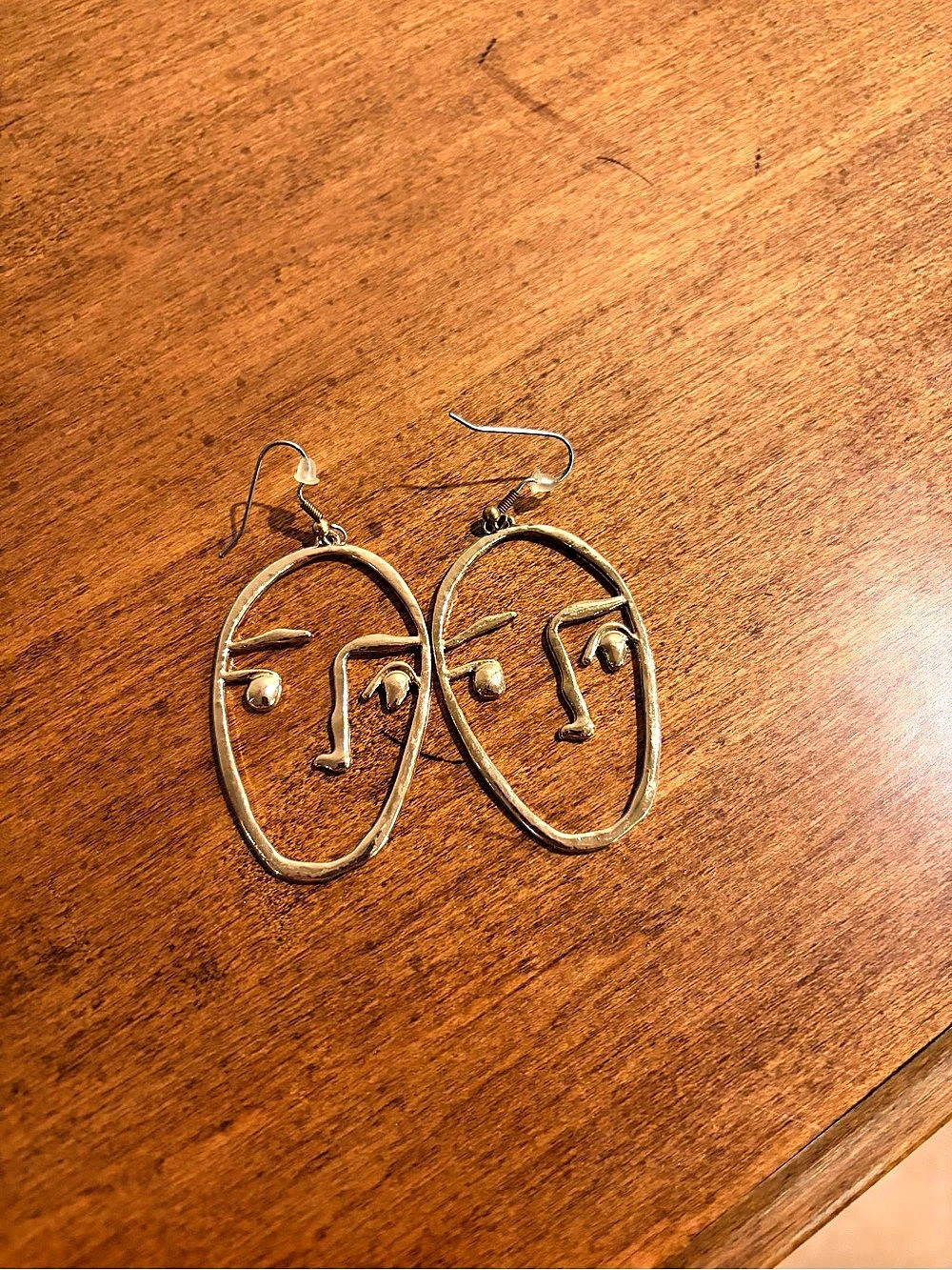 Gold earrings face outline
